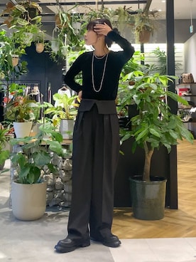 「アイテム（スラックス、ブラック系）」を使った、mamiさん（レディース・164cm）の秋コーディネート