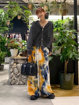 「JEANASIS（ジーナシス）のFadeカラーZIPフーディ/321477（パーカー）」を使った、mamiさん（レディース・164cm・30代）の秋コーディネート