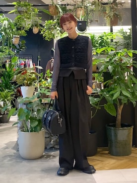 「アイテム（スラックス、ブラック系）」を使った、mamiさん（レディース・164cm）の秋コーディネート