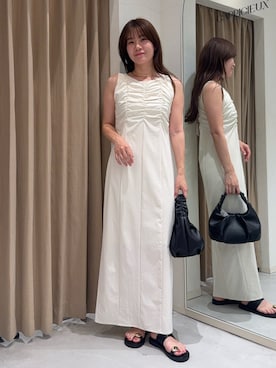 「CAPRICIEUX LE'MAGE（カプリシューレマージュ）のギャザーノースリワンピース（ワンピース、ホワイト系）」を使った、mutsumi_lemageさん（レディース・164cm）の春コーディネート