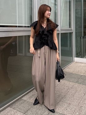 「CAPRICIEUX LE'MAGE（カプリシューレマージュ）のフリルカラーブラウス（シャツ/ブラウス、ブラック系）」を使った、mutsumi_lemageさん（レディース・164cm）の春コーディネート
