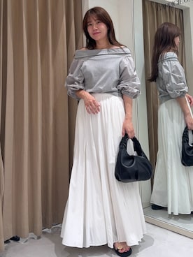 「CAPRICIEUX LE'MAGE（カプリシューレマージュ）の異素材パフワンショルＴ（Tシャツ/カットソー、グレー系）」を使った、mutsumi_lemageさん（レディース・164cm）の春コーディネート