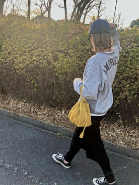 「バックロゴ」｜「アイテム（スニーカー）」を使った、yukoさん（レディース・168cm）の冬コーディネート