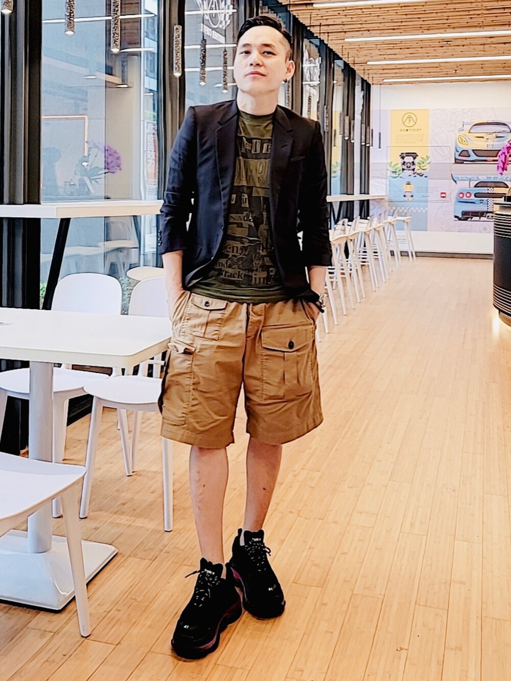 「DSQUARED2、BALENCIAGA、N.HOOLYWOOD」｜「DSQUARED2のアイテム（Tシャツ/カットソー、グリーン系）」を使った、Alexizさん（メンズ・170cm）の春コーディネートの1枚目の写真