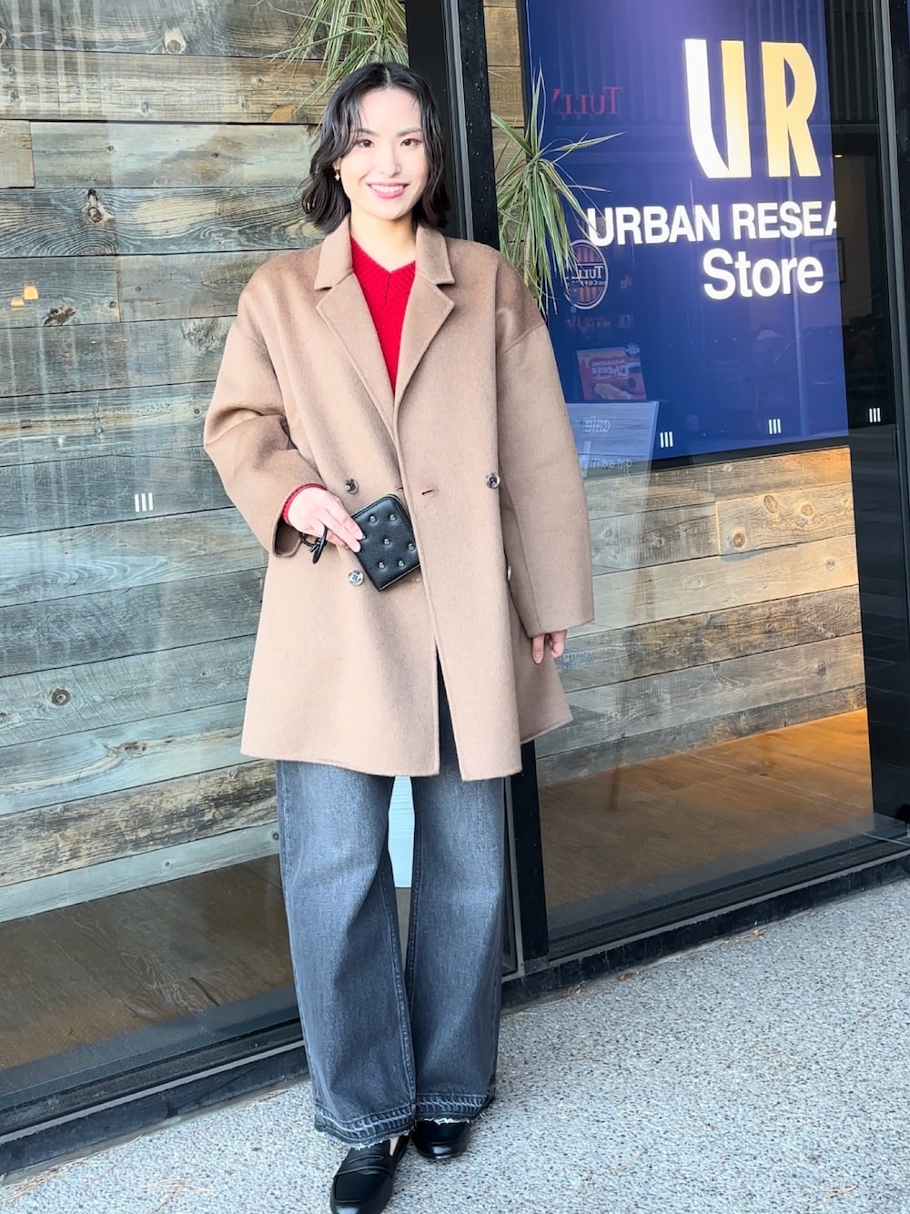 Reiさんの「カシミヤ混強縮Vネックニットプルオーバー（URBAN RESEARCH）」を使ったコーディネートの1枚目の写真