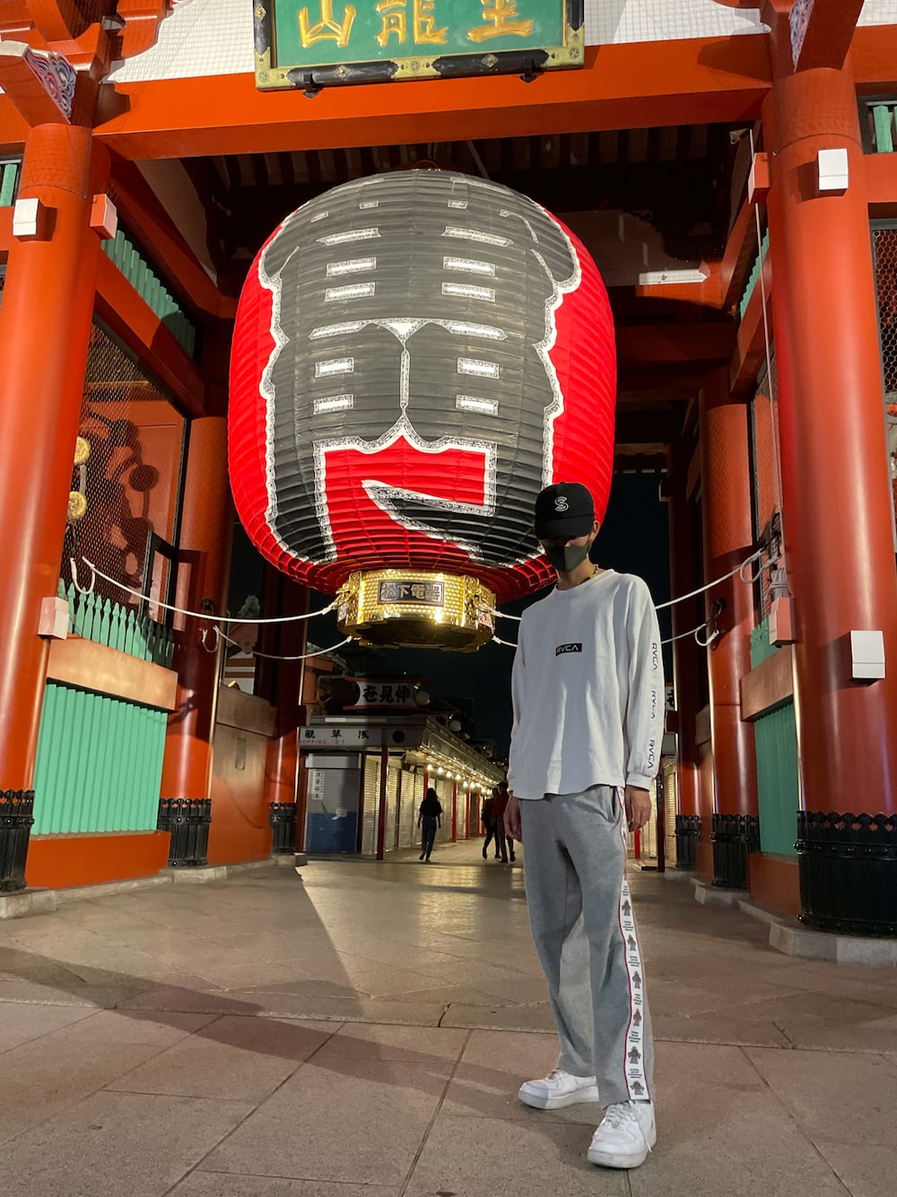 「GU、スタジオセブン、雷門、ダル着、秋トレンド2021、ナイキ、サルーテ、rvca」｜「GUのアイテム（スウェットパンツ、シルバー系）」を使った、TAKUMIさん（メンズ・178cm）の秋コーディネートの1枚目の写真