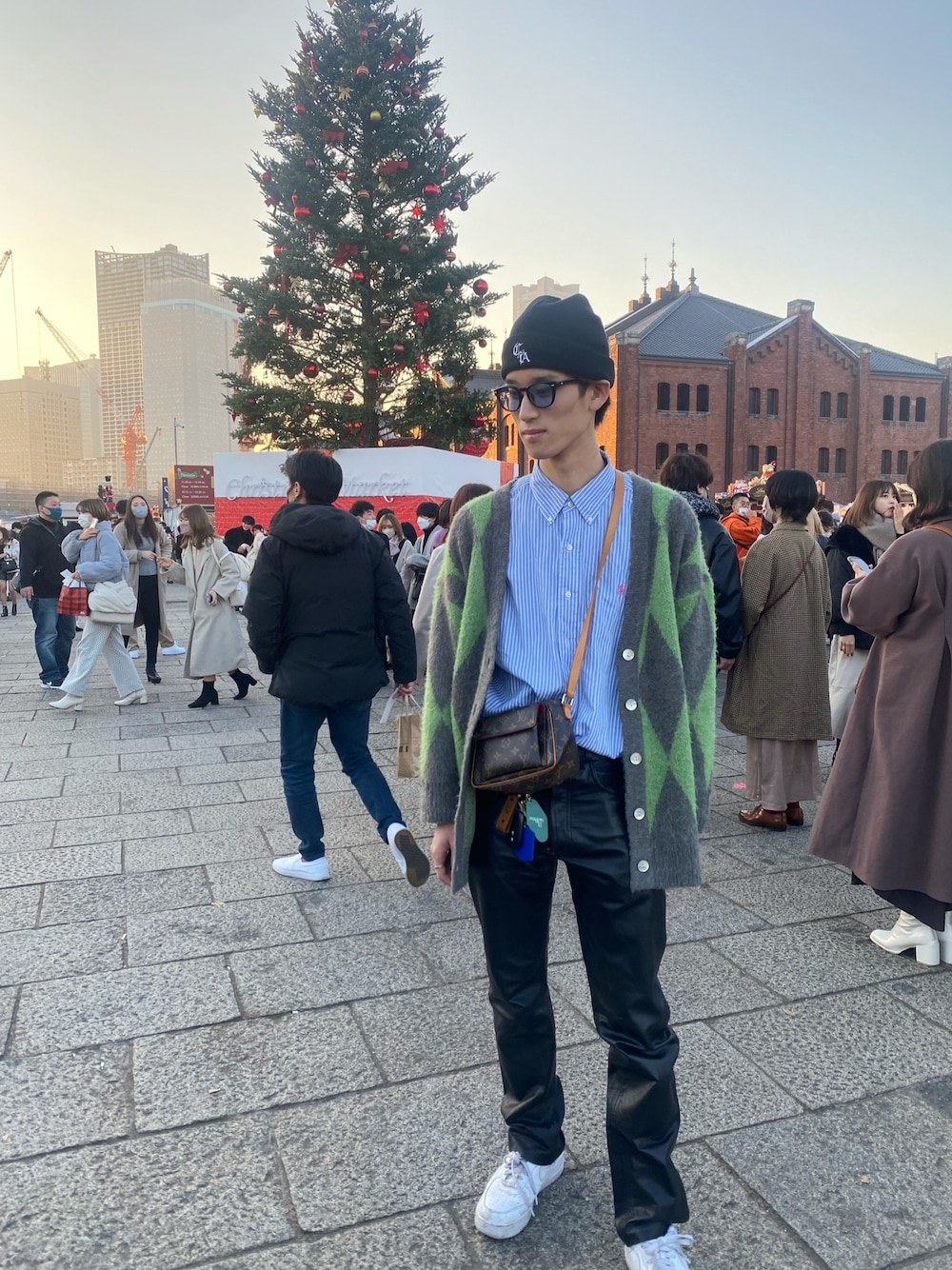 「ジーナシス(JEANASIS)、古着、ユニクロ、ナイキ、エアフォースワン、レザーパンツ、冬コーデ、Vuitton、ciatre、MCM、ラルフローレン、サングラス」｜「JEANASISのアイテム（カーディガン/ボレロ、グリーン系）」を使った、TAKUMIさん（メンズ・178cm）の冬コーディネートの1枚目の写真