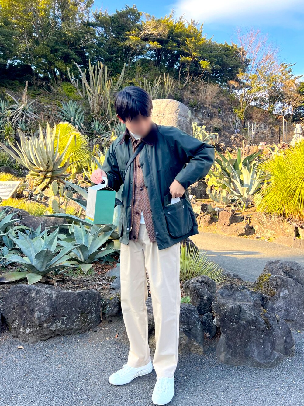 「久しぶりの投稿、大人カジュアル、休日コーデ、barbour、green label relaxing、BRACTMENT、チェック、モックネック、STILL BY HAND、チノパン、ベージュ、Moonstar、スニーカー、おしゃれさんと繋がりたい、いいね、save、フォローお願いします🤑」｜「Steven Alanの＜MOONSTAR × Steven Alan＞ GYM CLASSIC2/スニーカー（スニーカー、ホワイト系）」を使った、としぴさん（メンズ・175cm）の春コーディネートの1枚目の写真