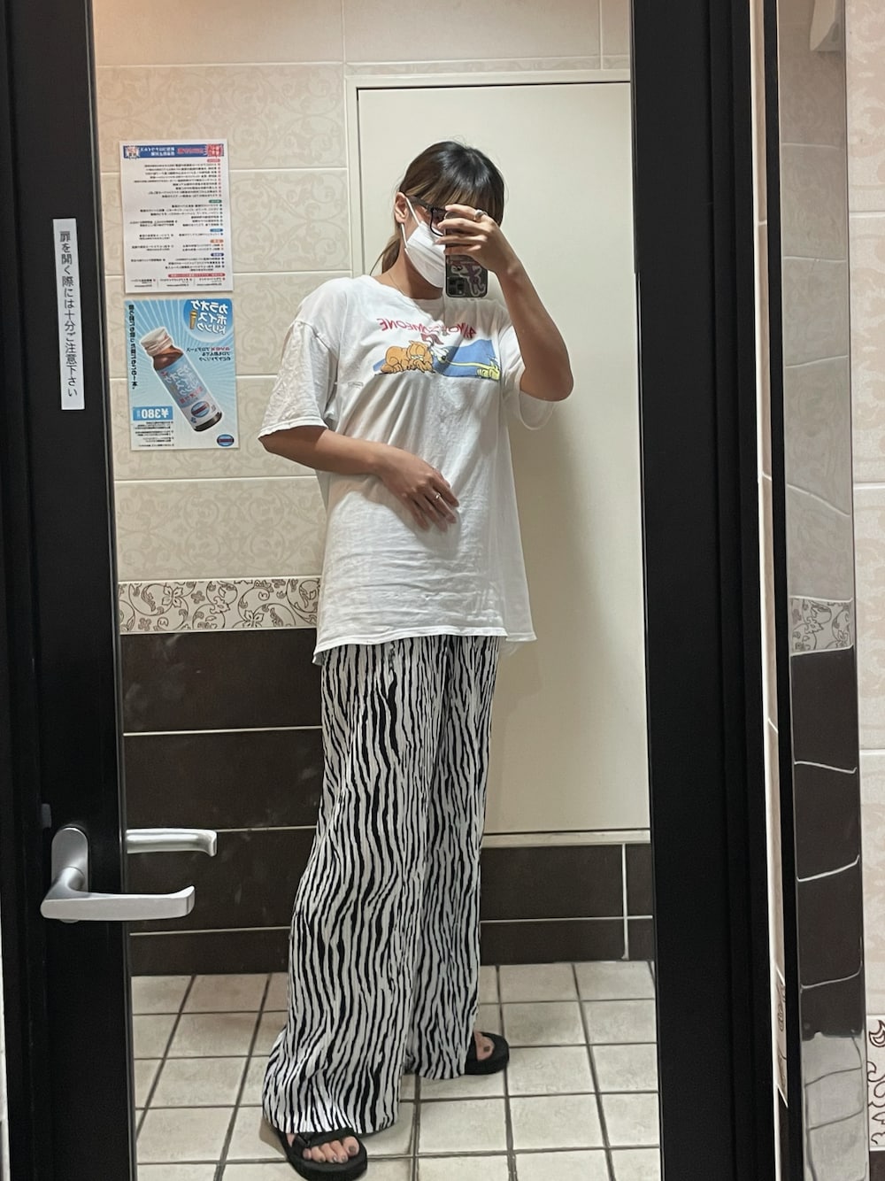 「休日スタイル、パンツスタイル、高身長女子、Tシャツ、テロテロ、アニマル柄、ootd、サンダル、ラクチンコーデ」｜「CORNERSのレオパードプリーツワイドパンツ（その他パンツ、その他）」を使った、🌐さん（レディース・165cm）の秋コーディネートの1枚目の写真