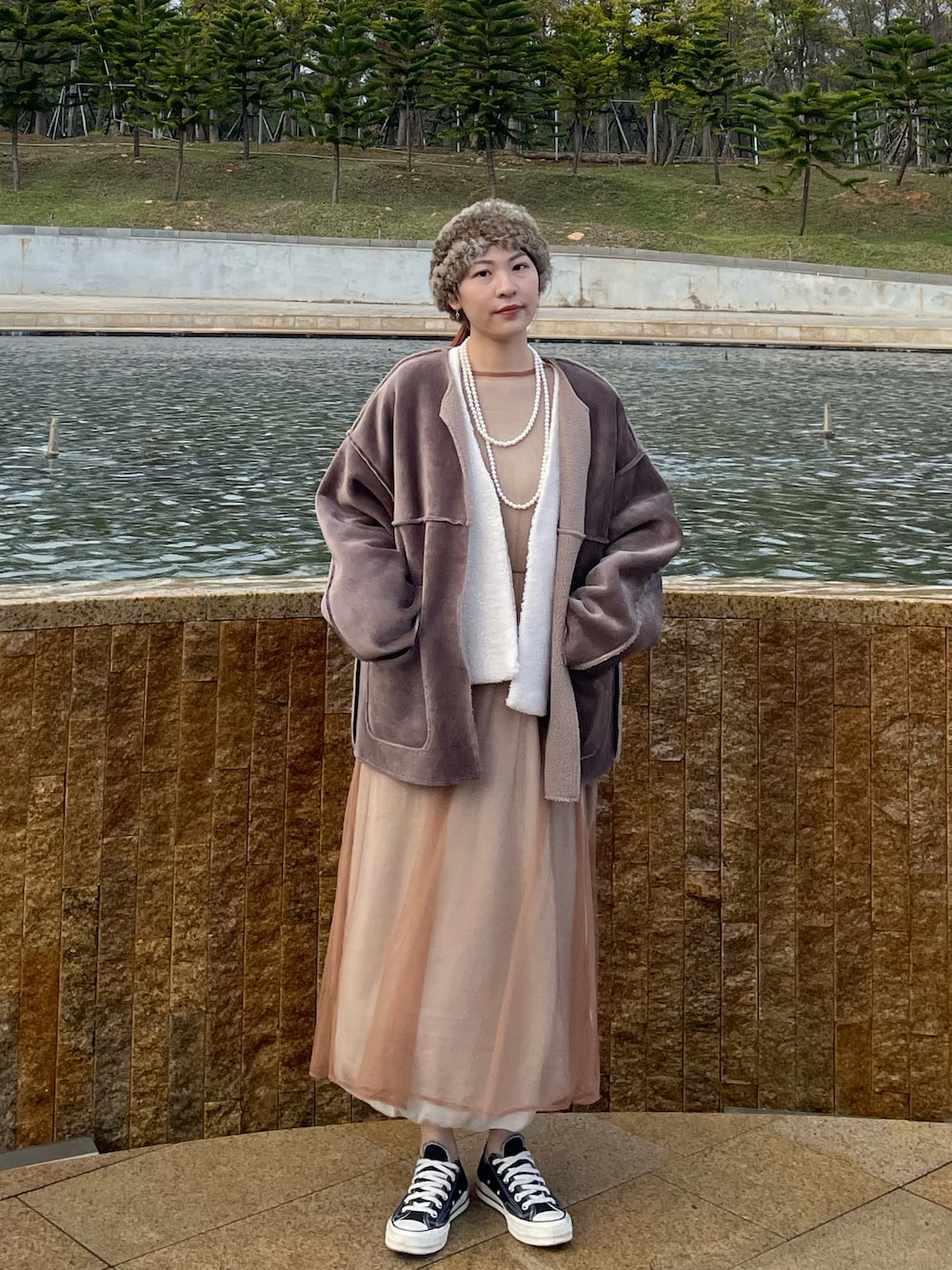 「ootd、球鞋、冬コーデ、oversize、mystic、classicalelf、w closet、mouggan、Meier.Q、converse」｜「mysticのパールロングネックレス（ネックレス、ベージュ系）」を使った、cii(*¯︶¯*)さん（レディース・165cm）の冬コーディネートの1枚目の写真