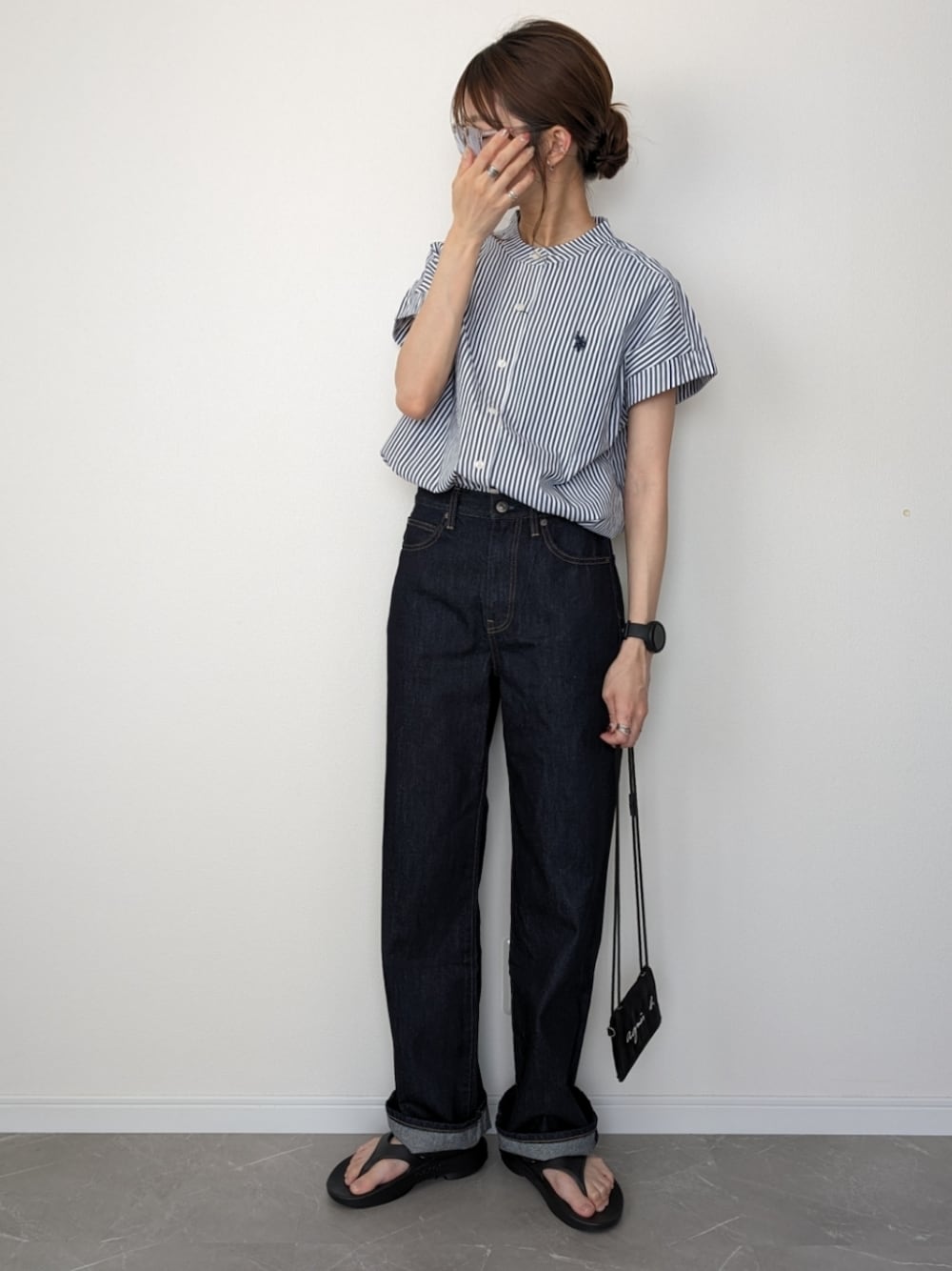 「GeeRA、フレンチスリーブ、ストライプシャツ、シャツスタイル、デニム、デニムパンツ、ユニクロ、ワイドパンツ、oofos、サンダルコーデ、シンプルコーデ、サングラス、ママコーデ、きれいめカジュアル、春夏コーデ」｜「U.S. POLO ASSN.の【U.S. POLO ASSN.】フレンチスリーブシャツ（シャツ/ブラウス、ブルー系）」を使った、HALさん（レディース・162cm）の春コーディネートの1枚目の写真