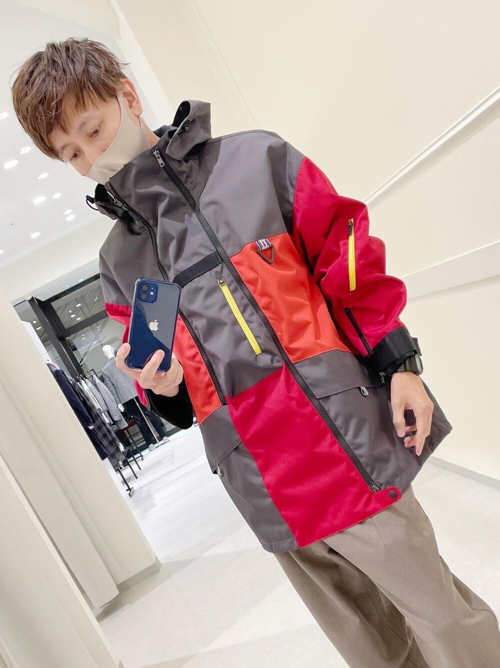 「スキーウェア、ランバンオンブルー、炎炎ノ消防隊、コーデュラナイロン」｜「LANVIN en Bleuのアイテム（ジャケット/アウター、レッド系）」を使った、Daisuke Morimotoさん（メンズ・178cm）の秋コーディネートの1枚目の写真