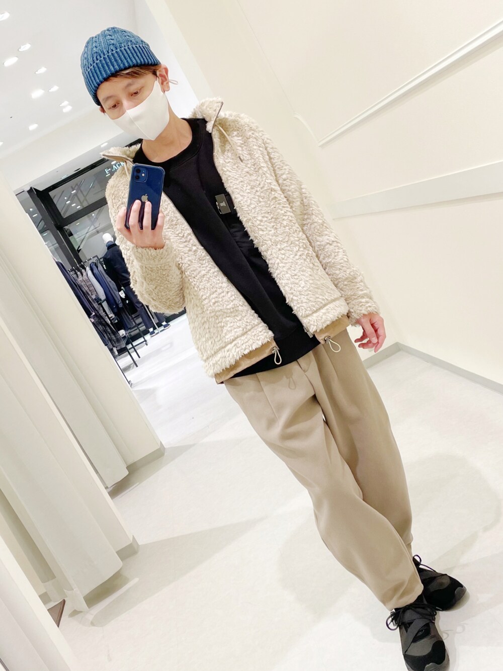 「ボア、ふわふわ、アイボリー、ランバンオンブルー」｜「LANVIN en Bleuのアイテム（トップス、ベージュ系）」を使った、Daisuke Morimotoさん（メンズ・178cm）の秋コーディネートの1枚目の写真