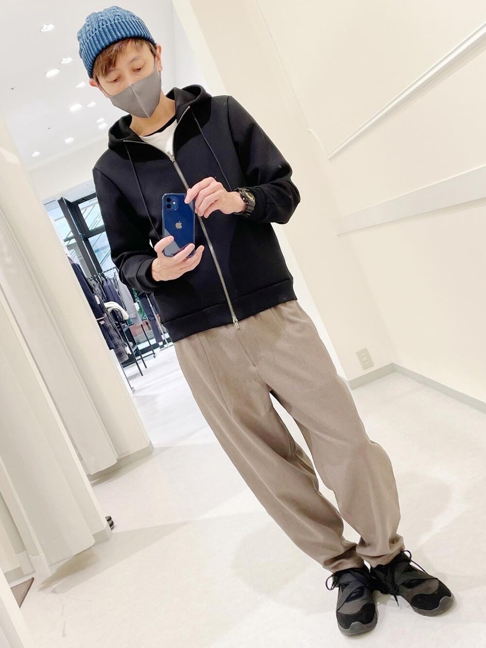 「ダンボールニット、パーカー、シンプル、ランバンオンブルー」｜「LANVIN en Bleuのアイテム（パーカー、ブラック系）」を使った、Daisuke Morimotoさん（メンズ・178cm）の秋コーディネートの1枚目の写真