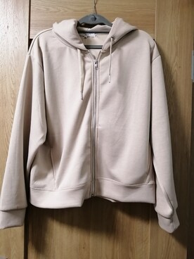 「しまむら（シマムラ）のアイテム（トップス、ベージュ系）」を使った、mnさん（レディース・156cm）の春コーディネート