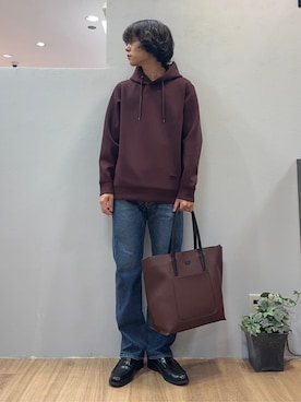 「アイテム（パーカー、レッド系）」を使った、Uさん（メンズ・171cm）の秋コーディネート