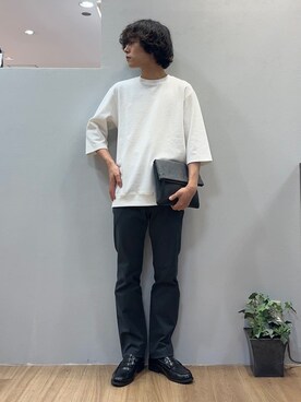 「アイテム（クラッチバッグ、グレー系）」を使った、Uさん（メンズ・171cm）の秋コーディネート