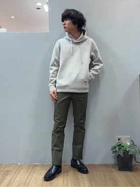 「TAKEO KIKUCHI（タケオキクチ）の【全7サイズ×7色展開！】トップマルチヘリンボン パンツ（スラックス、グリーン系）」を使った、Uさん（メンズ・171cm）の冬コーディネート
