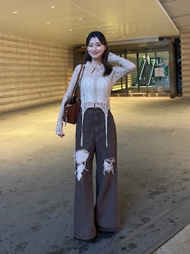 「PINUE（ピヌエ）のアイテム（パンツ、ブラウン系）」を使った、吉田南歩さん（レディース・161cm）の春コーディネート