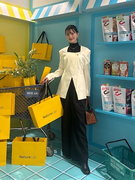 「miu miu（ミュウミュウ）のアイテム」を使った、吉田南歩さん（レディース・161cm）の春コーディネート