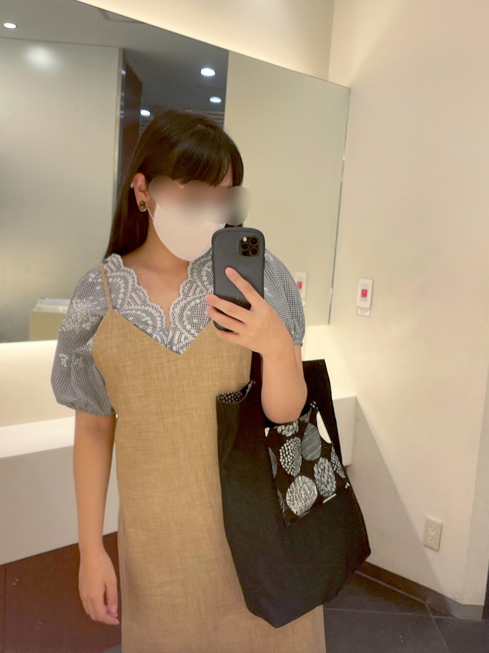 「スカラップ、刺繍、刺繍ブラウス、キャミワンピ、キャミワンピース、チェック、ROPE' PICNIC(ROPE' PICNIC)、GU、休日スタイル」｜「ROPE' PICNICのスカラップ刺繍ブラウス（シャツ/ブラウス、ブラック系）」を使った、イトさん（レディース・158cm）の秋コーディネートの1枚目の写真