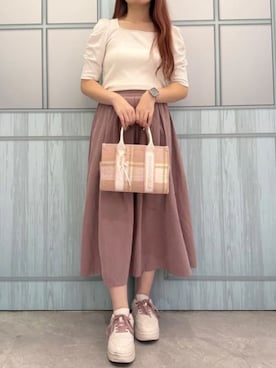 「アイテム（チャーム）」を使った、SAMANTHAVEGAStaffさん（レディース・160cm）の秋コーディネート