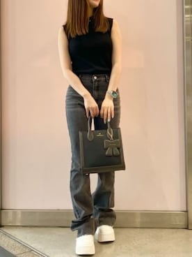 「SAMANTHAVEGA（サマンサベガ）のリボンチャーム付きスクエアバッグ（ハンドバッグ、ブラック系）」を使った、SAMANTHAVEGAStaffさん（レディース・160cm）の秋コーディネート