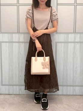 「SAMANTHAVEGA（サマンサベガ）のリボンチャーム付きスクエアバッグ（ハンドバッグ、ホワイト系）」を使った、SAMANTHAVEGAStaffさん（レディース・160cm）の秋コーディネート