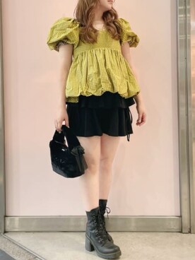 「SAMANTHAVEGA（サマンサベガ）のシフォンリボンファーワンハンドルショルダーバッグ（ショルダーバッグ、ブラック系）」を使った、SAMANTHAVEGAStaffさん（レディース・160cm）の秋コーディネート