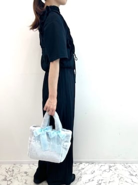 「SAMANTHAVEGA（サマンサベガ）のシフォンリボンファーハンドバッグ（ハンドバッグ、ブルー系）」を使った、SAMANTHAVEGAStaffさん（レディース・160cm）の秋コーディネート