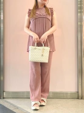 「アイテム（チャーム）」を使った、SAMANTHAVEGAStaffさん（レディース・168cm）の夏コーディネート