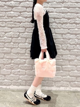 「SAMANTHAVEGA（サマンサベガ）のシフォンリボンファーハンドバッグ（ハンドバッグ、ピンク系）」を使った、SAMANTHAVEGAStaffさん（レディース・160cm）の秋コーディネート