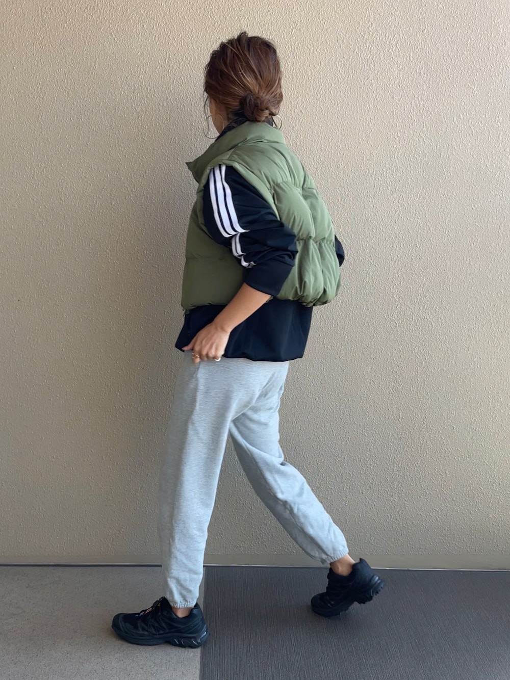 ベスト（グリーン系）を使った「ショート丈」の人気ファッション  