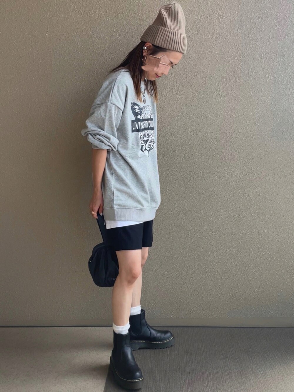 ã°ã¬ãŒç³»ã®ã¹ãŠã§ããããã©ãã¯ç³»ã®ã¹ã©ãã¯ã¹ããã©ãã¯ç³»ã®ã·ã§ã«ããŒããã°ãççšããã¬ãã£ãŒã¹ã®ç§ã³ãŒãã£ããŒãã®1æç®ã®åç