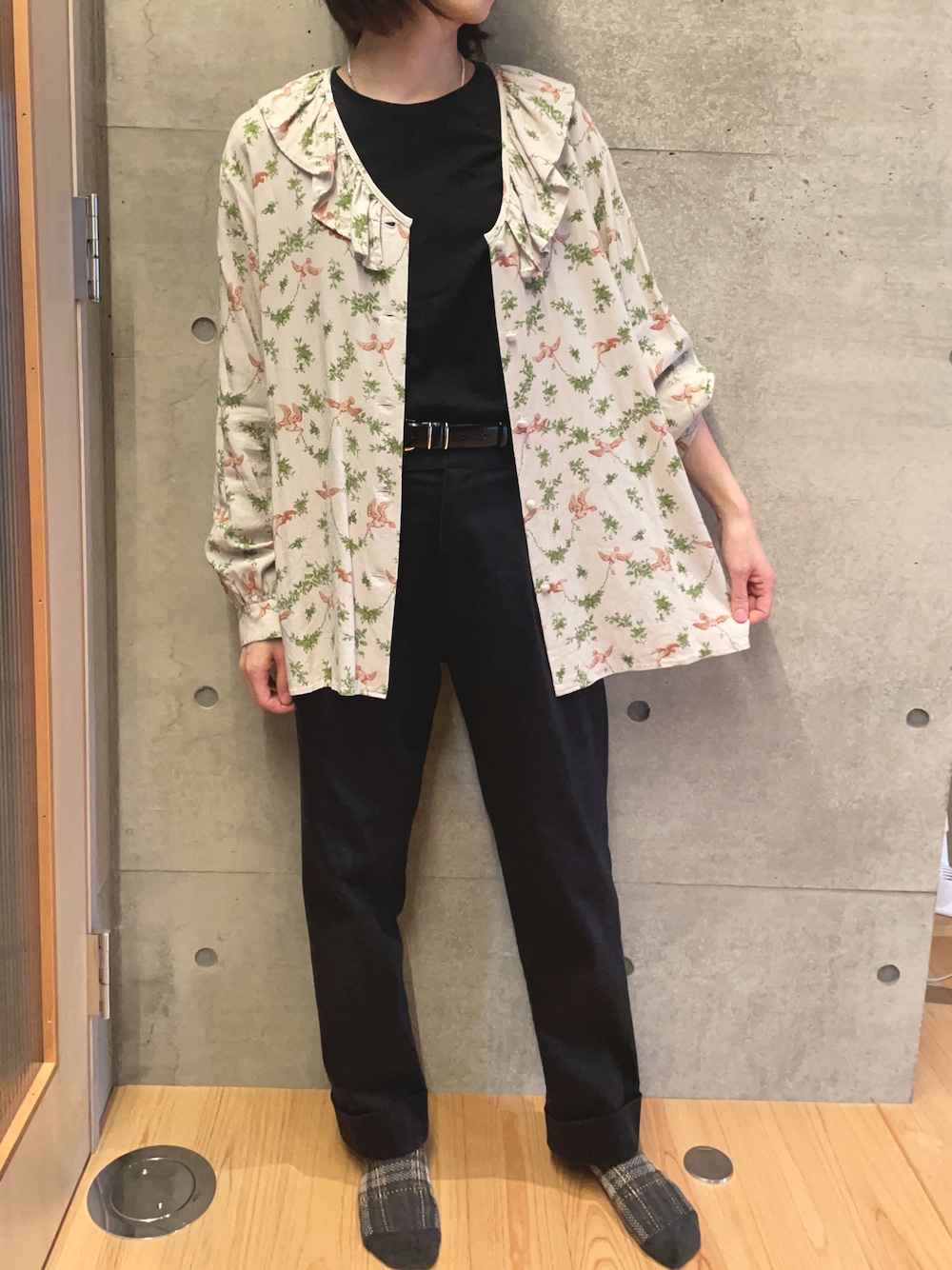 「鳥柄、figlondon、無印良品、maddermadder、foufou、マダマダフク、パールネックレス」｜「madder madderのアイテム（その他パンツ、ブラック系）」を使った、ferisiaさん（レディース・153cm）の秋コーディネートの1枚目の写真