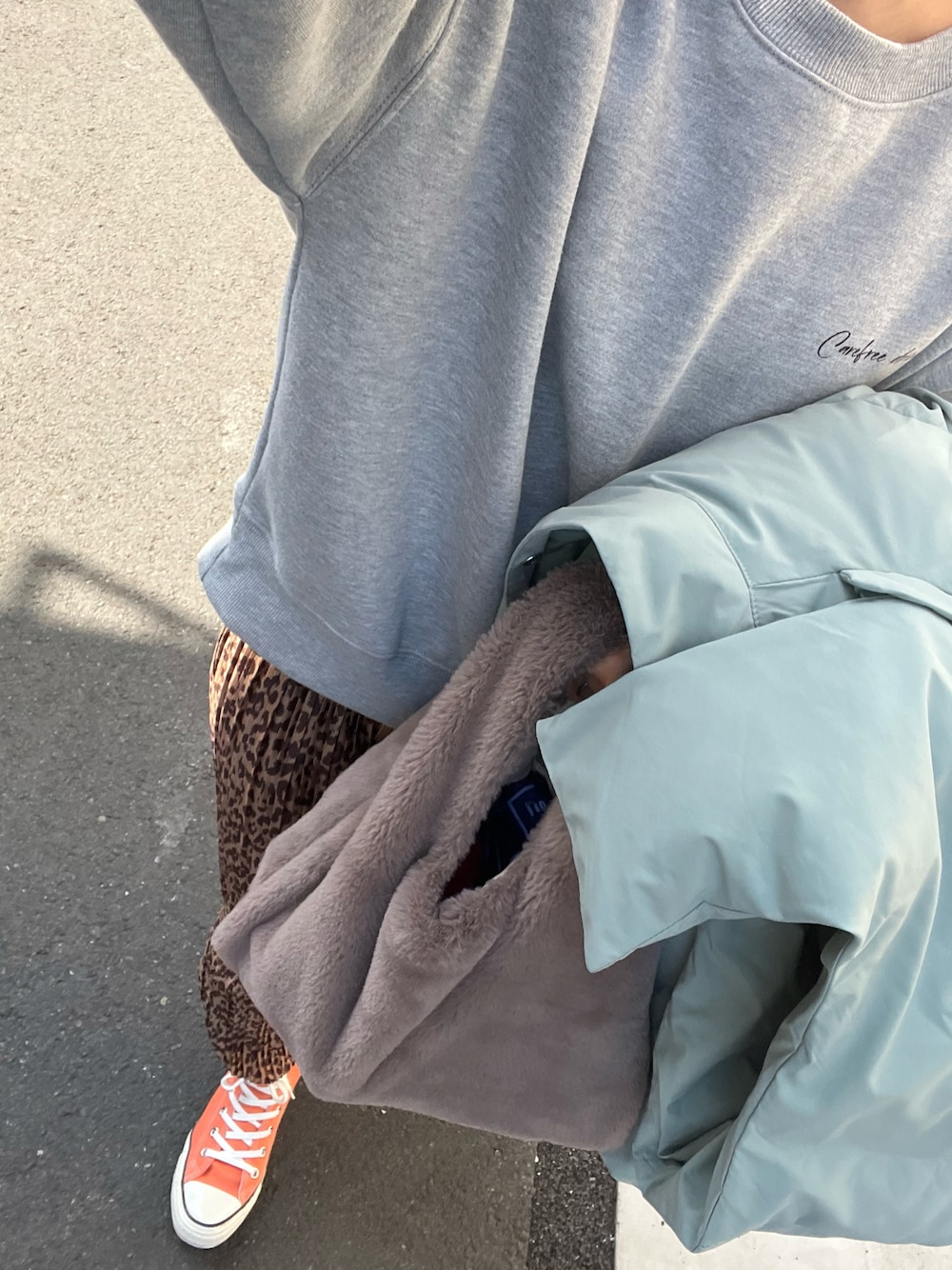 KBF（ケイビーエフ）の「グリーンダウンサイドスリットフーディー