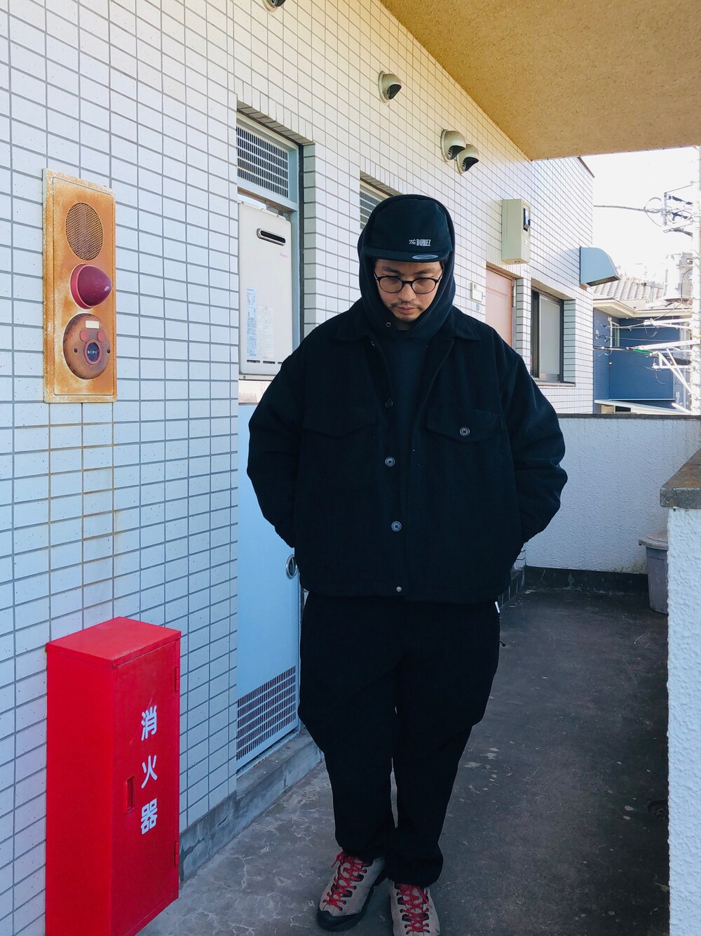 「作業着、仕事着、ラクチンコーデ、ブラック、黒、WORKMAN、めがね、TheBONEZ、ワークマン、のび太」｜「workmanのアイテム（その他パンツ、ブラック系）」を使った、Rainyさん（メンズ・174cm）の冬コーディネートの1枚目の写真