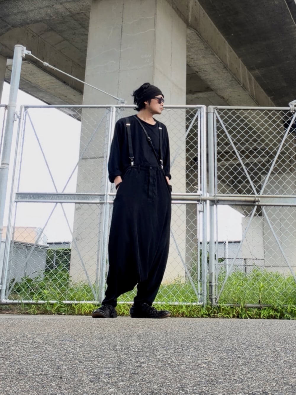 Yohji Yamamoto POUR HOMMEのサスペンダーを使った人気ファッション