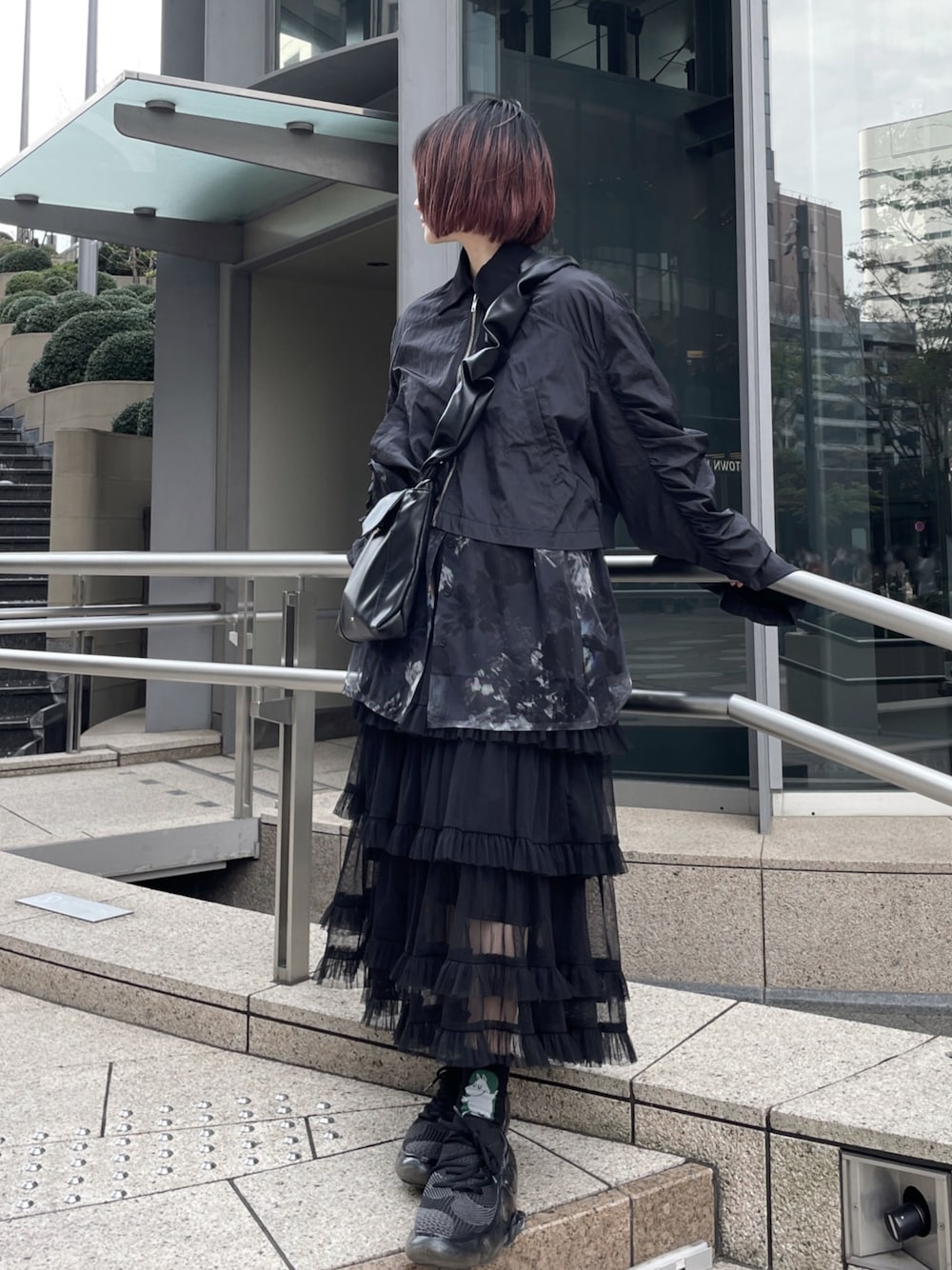 「春めき満開コーデ、春服、ゆるコーデ、HARE、レイヤードスタイル、重ね着、grounds、モード、スニーカーコーデ、低身長女子、春アウター、春服みてみて、お出かけスタイル、厚底シューズ、ムーミン」｜「groundsのgrounds / グラウンズ/ 別注MOOPIE RF/BLACK（スニーカー、ブラック系）」を使った、MIHOさん（レディース・153cm）の春コーディネートの1枚目の写真