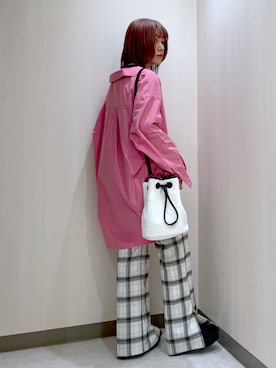 「ピンクシャツ」｜「アイテム（その他）」を使った、しらこさん（レディース・153cm）の冬コーディネート