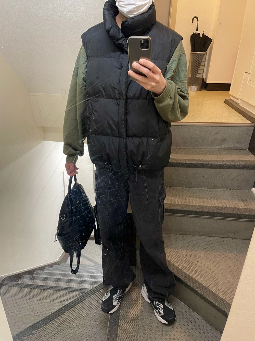 「Bershkaのアイテム（スウェット、グリーン系）」を使った、JUNさん（メンズ・167cm）の春コーディネートの1枚目の写真