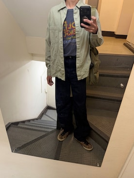 「H&M（エイチ・アンド・エム）のアイテム（シャツ/ブラウス、グリーン系）」を使った、JUNさん（メンズ・167cm）の春コーディネート