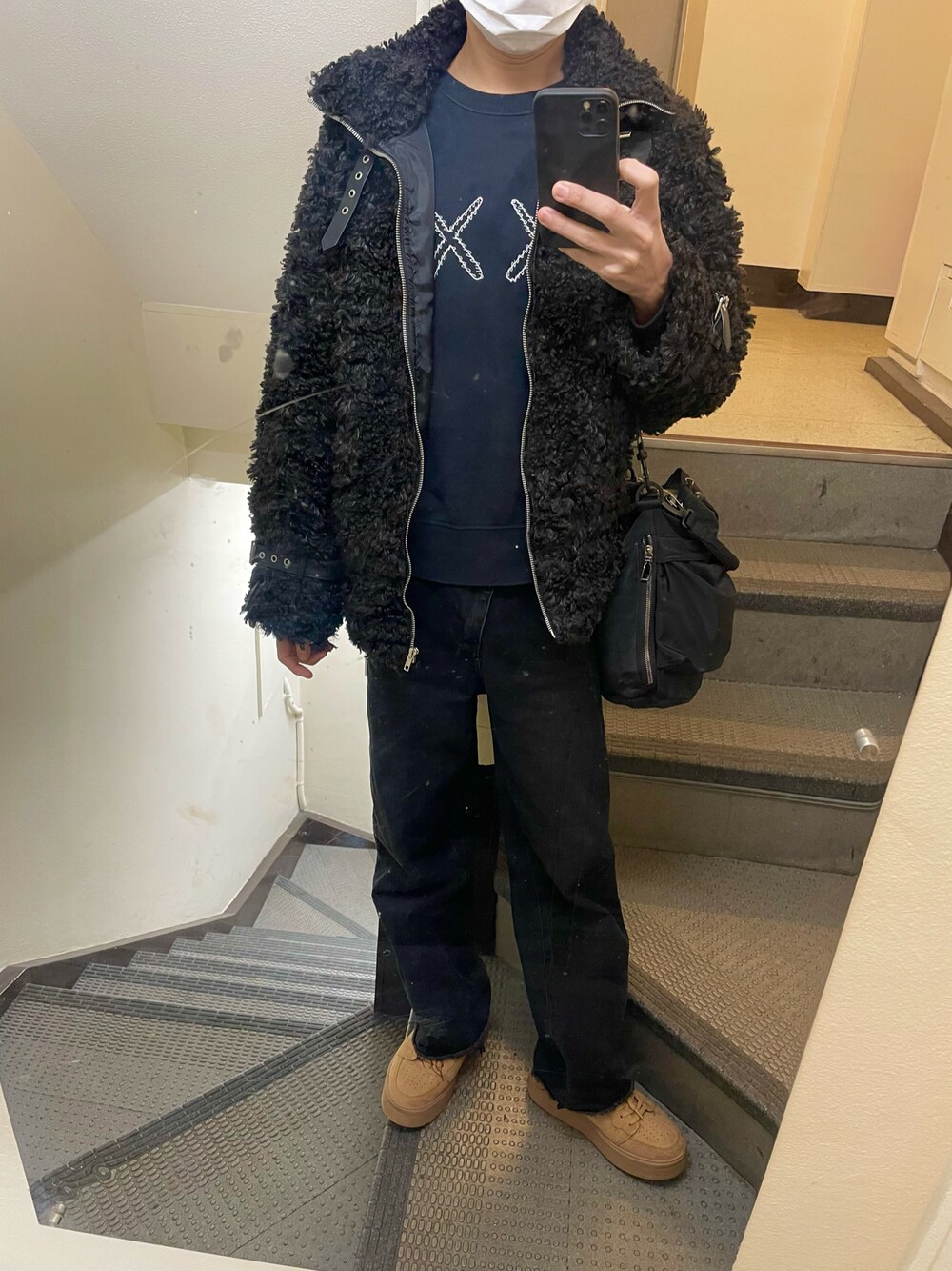 「UNIQLOのアイテム（スウェット、ブラック系）」を使った、JUNさん（メンズ・167cm）の春コーディネートの1枚目の写真