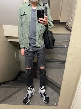 「MONKI（モンキ）のアイテム（トップス）」を使った、JUNさん（メンズ・167cm）の秋コーディネート