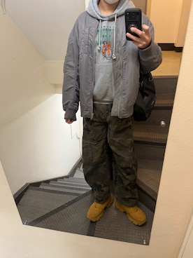 「GU（ジーユー）のアイテム（パーカー、グレー系）」を使った、JUNさん（メンズ・167cm）の春コーディネート