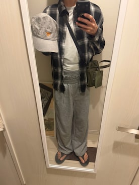 「SHEEN（シーン）のアイテム（シャツ/ブラウス、ブラック系）」を使った、JUNさん（メンズ・167cm）の秋コーディネート