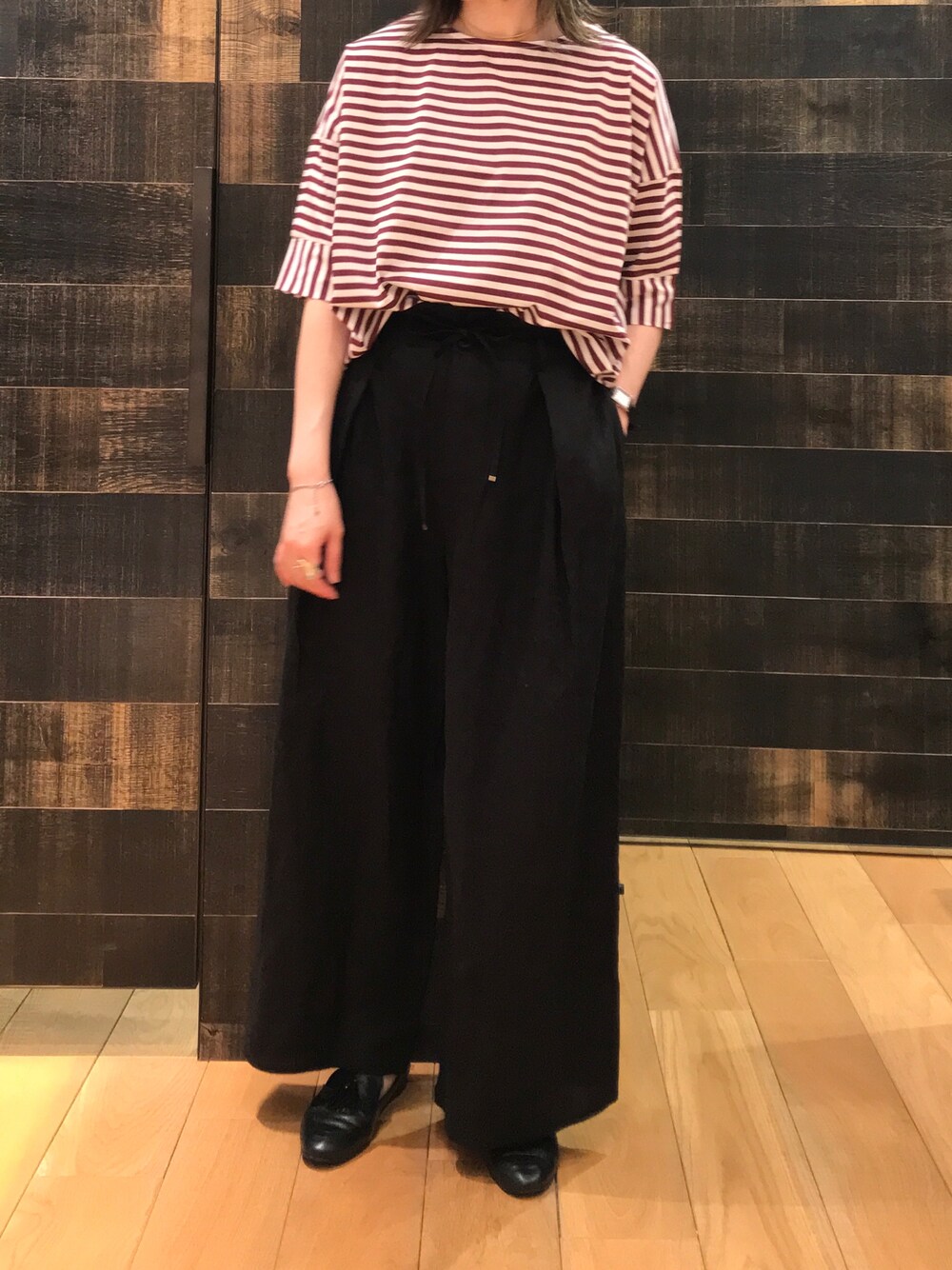「ボーダー、Tシャツ、Tシャツコーデ、リネンパンツ、夏コーデ、オトナカジュアル、秋色、ローファー、pualcecin、シンプル、カジュアル」｜「PUAL CE CINの切替ボーダーTシャツ（Tシャツ/カットソー、レッド系）」を使った、mdt7さん（レディース・164cm）の夏コーディネートの1枚目の写真