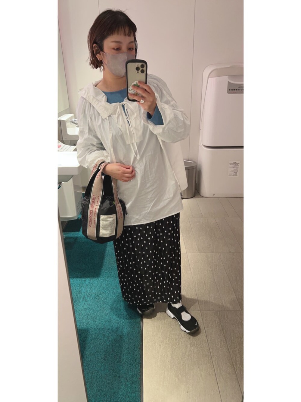 「春服、今日のコーデ、スカート」｜「FREAK'S STOREのTHEATRE PRODUCTS × FREAK'S STORE/シアタープロダクツ　別注ジャガードテープ巾着バッグ（ハンドバッグ、ブラック系）」を使った、ぴよこさん（レディース・154cm）の春コーディネートの1枚目の写真