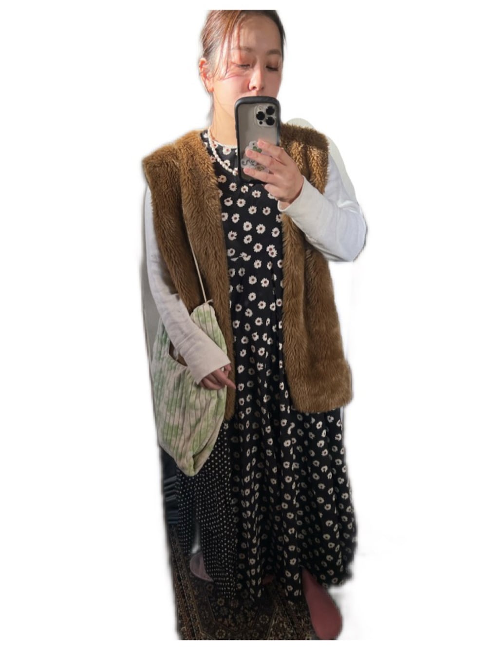 「お出かけコーデ、クリスマスコーデ、クリスマスに着たい服、フリーダ、freada、ボアベスト」｜「FREAK'S STOREのFreada/フリーダ アシメティアードワンピース（ワンピース、ブラック系）」を使った、ぴよこさん（レディース・154cm）の冬コーディネートの1枚目の写真