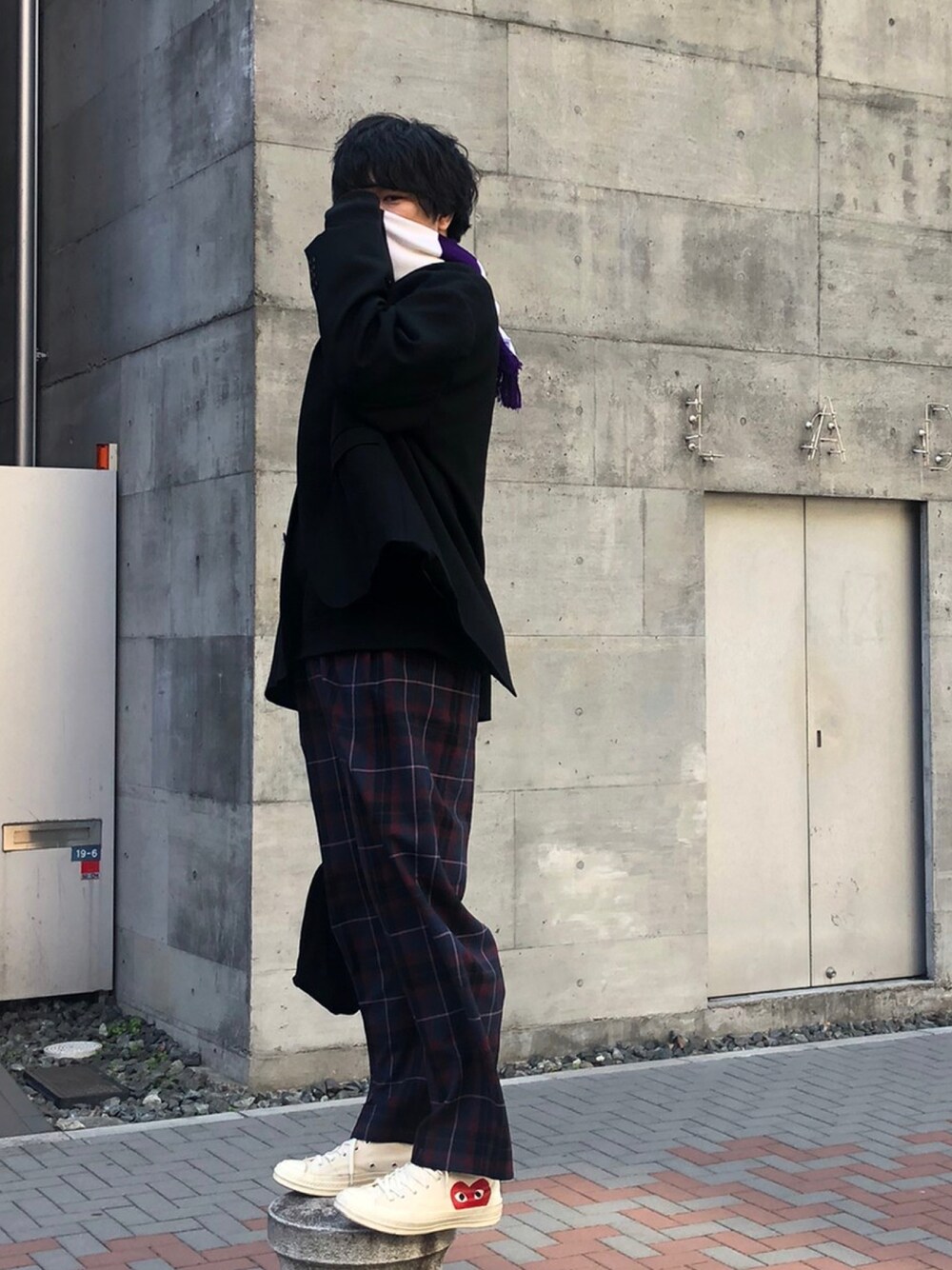 「COMME des GARCONSのアイテム（スニーカー、ホワイト系）」を使った、cityさん（メンズ・180cm）の春コーディネートの1枚目の写真
